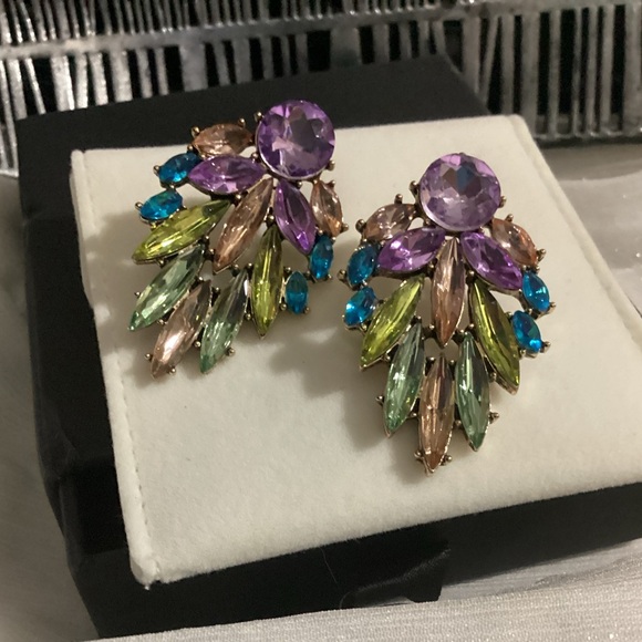 - 💗Beautiful GoldTone Colorful Floral Crystal Earrings - Picture 10 of 17